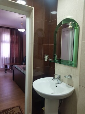 Quarto casal standard, 2 camas de solteiro | 1 quarto, cofres nos quartos, quartos à prova de som