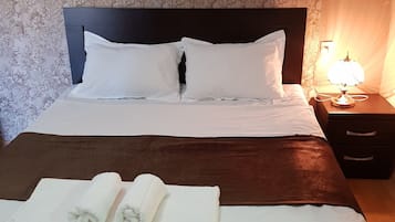 Kamar Double Standar, 1 Tempat Tidur King | Brankas, kedap suara, setrika/meja setrika, dan Wi-Fi gratis