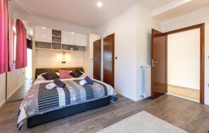 1 bedroom, free WiFi, bed sheets