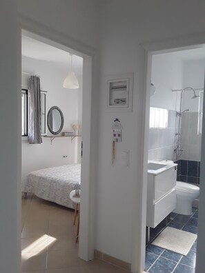 2 slaapkamers, een strijkplank/strijkijzer, gratis wifi, beddengoed