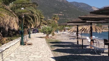 Plage à proximité, chaises longues