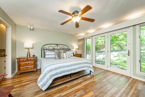 4 bedrooms, desk, iron/ironing board, travel cot