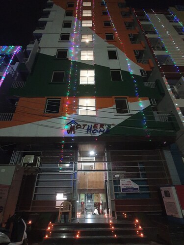 Hotel The Mother's Home free full board