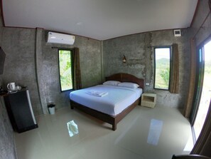 Bungalow Superior | 1 sovrum, skrivbord, mörkläggningsgardiner och ljudisolering