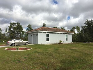 Exterior - Private studio; big outdoor space (Orlando)