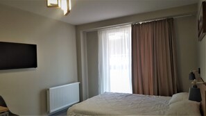 1 bedroom, desk, free WiFi, bed sheets