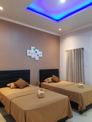 Habitación Deluxe con 2 camas individuales | Espacio para trabajar con laptop, insonorización y wifi gratis 