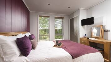 2 chambres, bureau, fer et planche à repasser, accès Internet