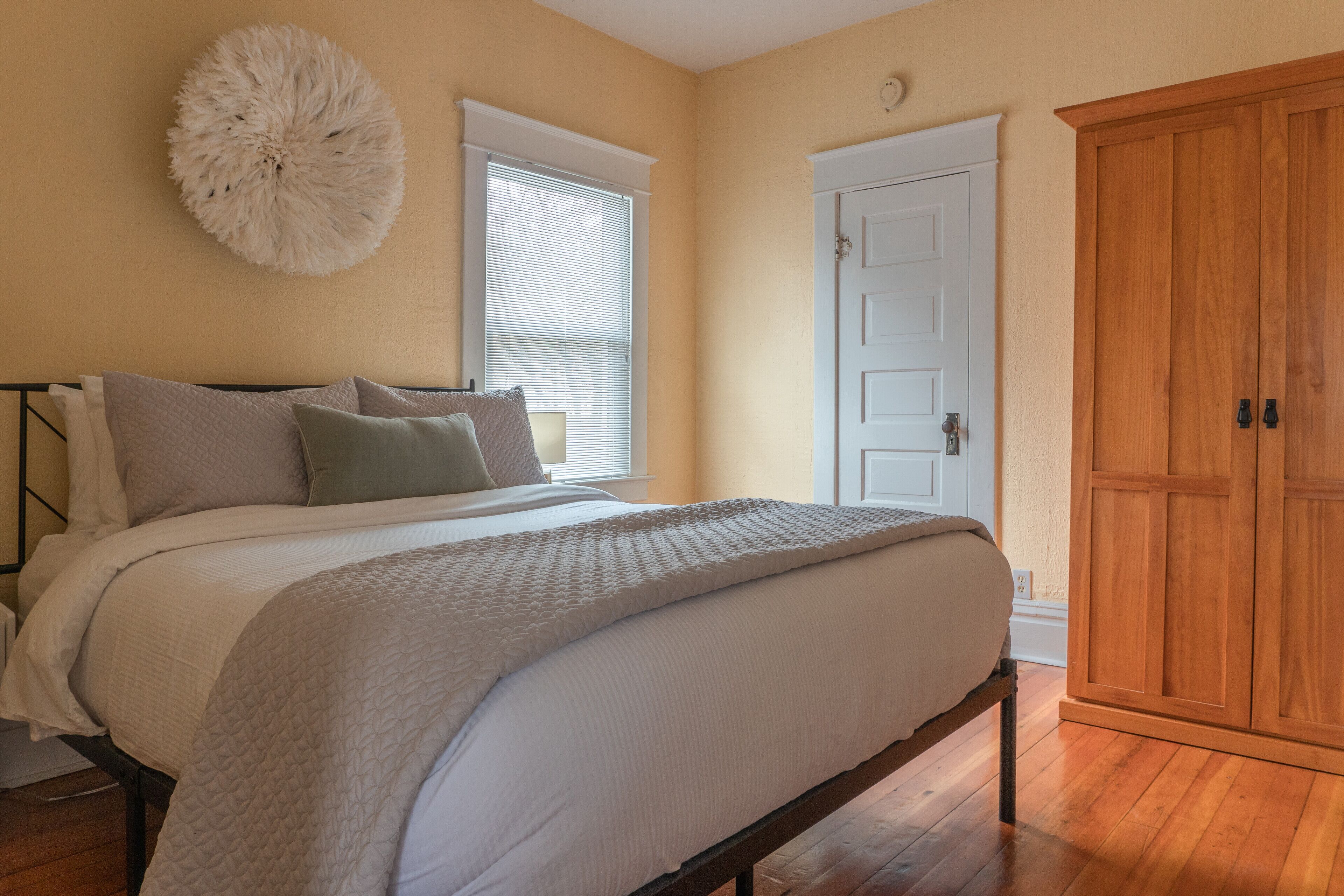 Clean & Cozy Home Near Downtown, Hiking, Biking!