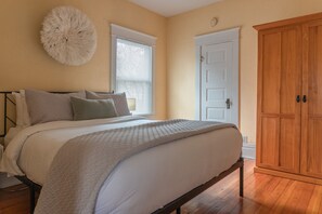 2 bedrooms, desk, iron/ironing board, travel cot