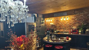 Coffee/tea maker, fridge, microwave, oven - Cozy Rustic Cabin In The Hamlet Of Shushan NY. with  incredible views (shushan)