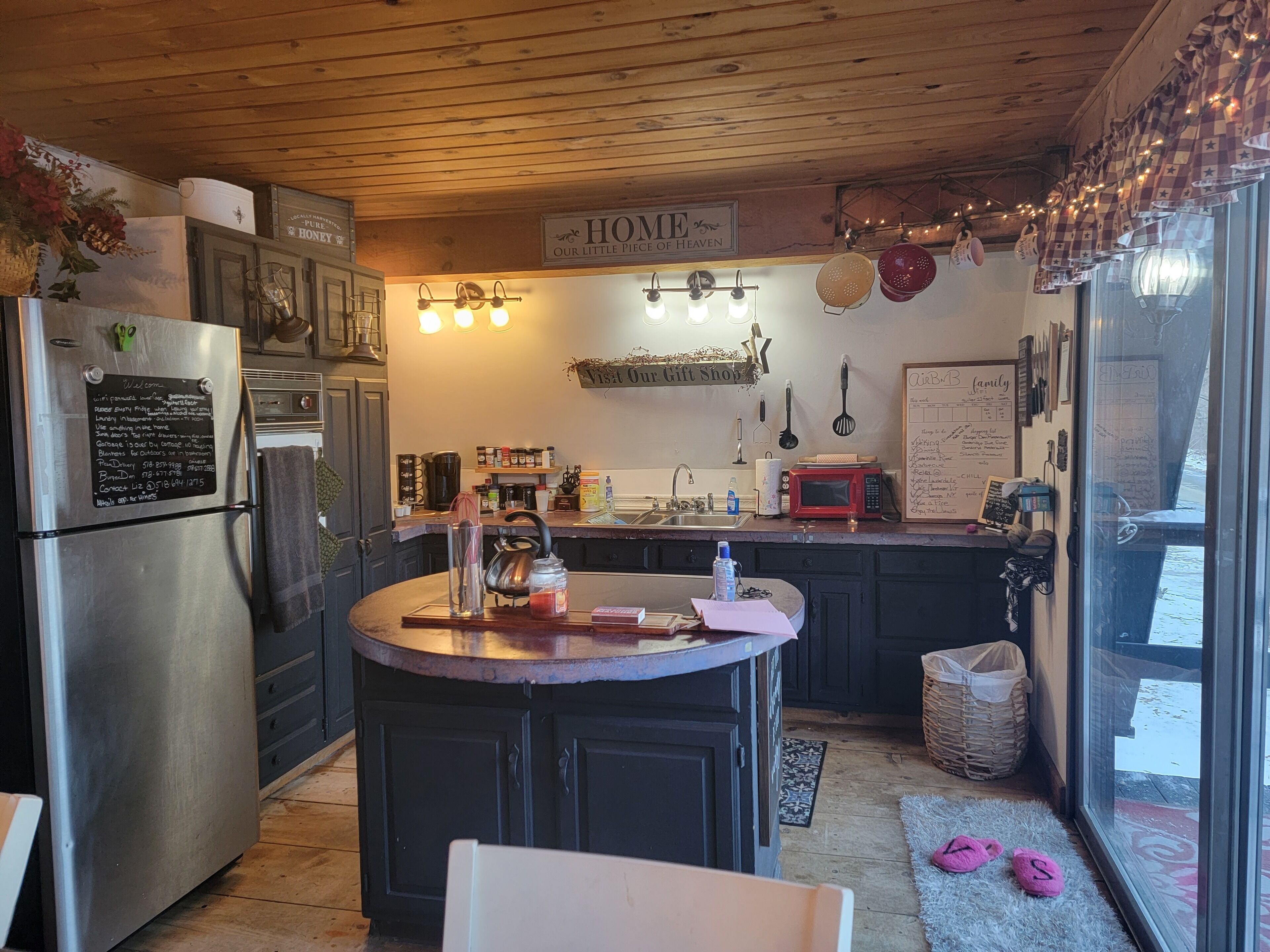 Cozy Rustic Cabin In The Hamlet Of Shushan NY. with  incredible views