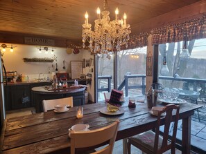 Dining - Cozy Rustic Cabin In The Hamlet Of Shushan NY. with  incredible views (shushan)