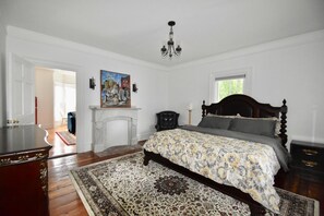 3 bedrooms, free WiFi, bed sheets - Beautiful Delightful 3BR Downtown Brunswick All King Beds (Brunswick)