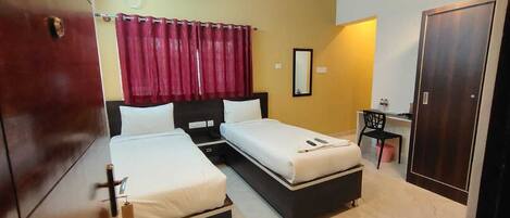 Habitación económica con 1 cama matrimonial o 2 individuales | Wifi gratis