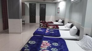Chambre Quadruple « Premier » | Chambres insonorisées, Wi-Fi gratuit, draps fournis