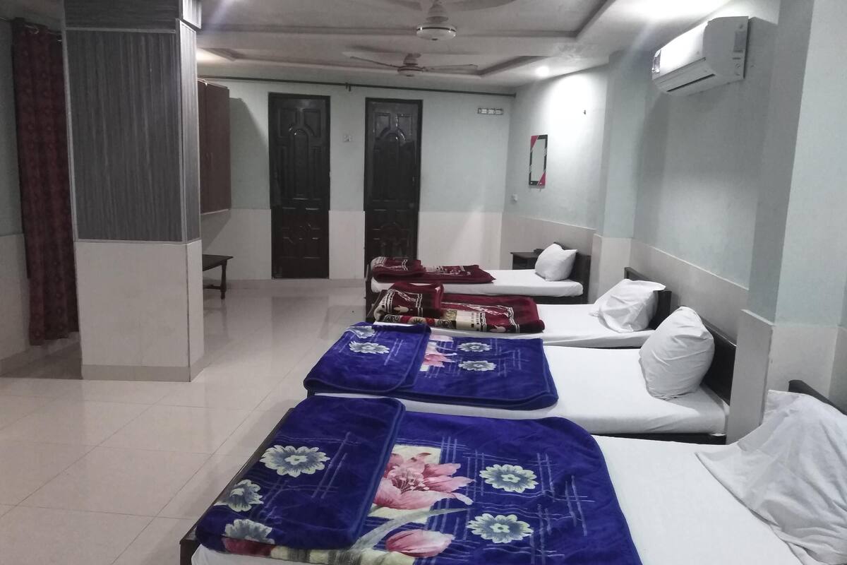 Premier Quadruple Room | Soundproofing, WiFi (free), bed sheets