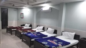 Chambre Quadruple « Premier » | Chambres insonorisées, Wi-Fi gratuit, draps fournis