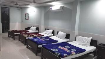 Premier Quadruple Room | Soundproofing, free WiFi, bed sheets
