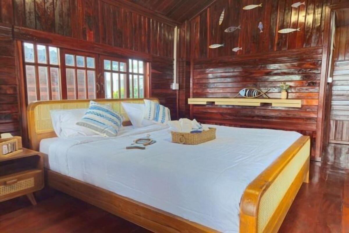Cortinas blackout, wifi gratis y ropa de cama 