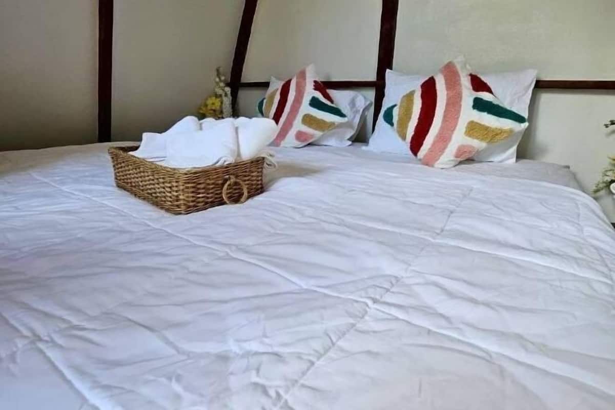 1 bedroom, blackout curtains, free WiFi, bed sheets