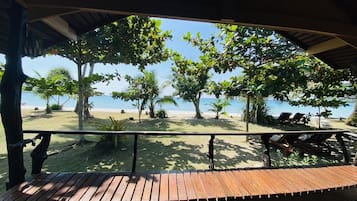 Deluxe Room, Sea View | Living area