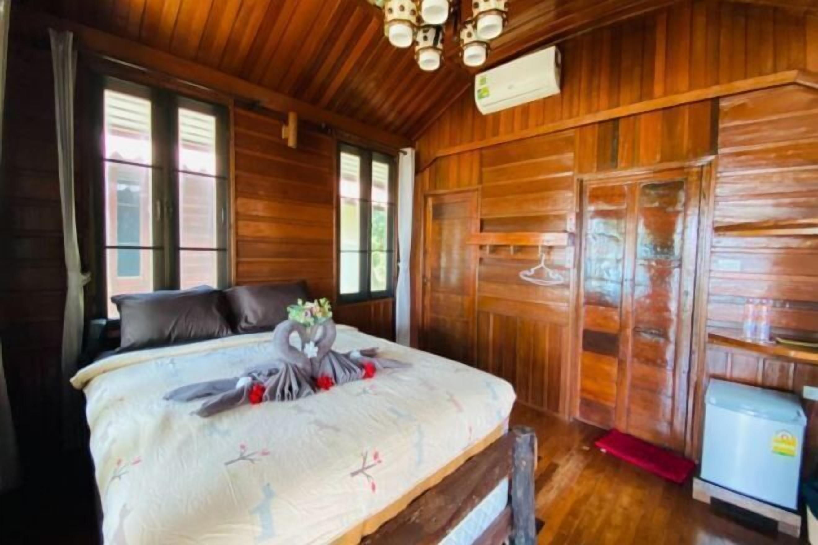 Cortinas blackout, wifi gratis y ropa de cama 