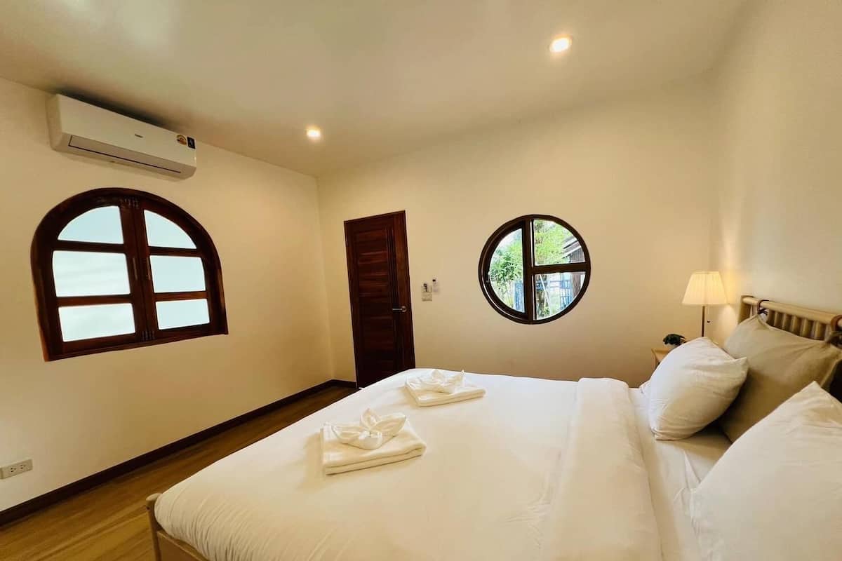 Blackout drapes, WiFi (free), bed sheets