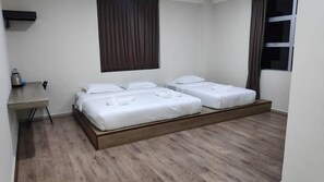 Desk, blackout curtains, iron/ironing board, free WiFi - Mass Hotel Mentakab (Mentakab)