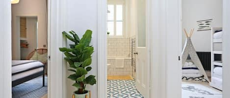 2 soverom, strykejern/-brett, wi-fi og sengetøy