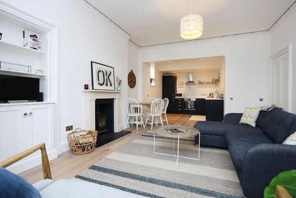 TV, fireplace, offices