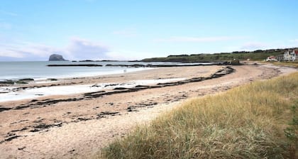 Luxury House with Patio next to North Berwick Beach