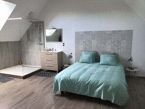 2 slaapkamers, een strijkplank/strijkijzer, wifi