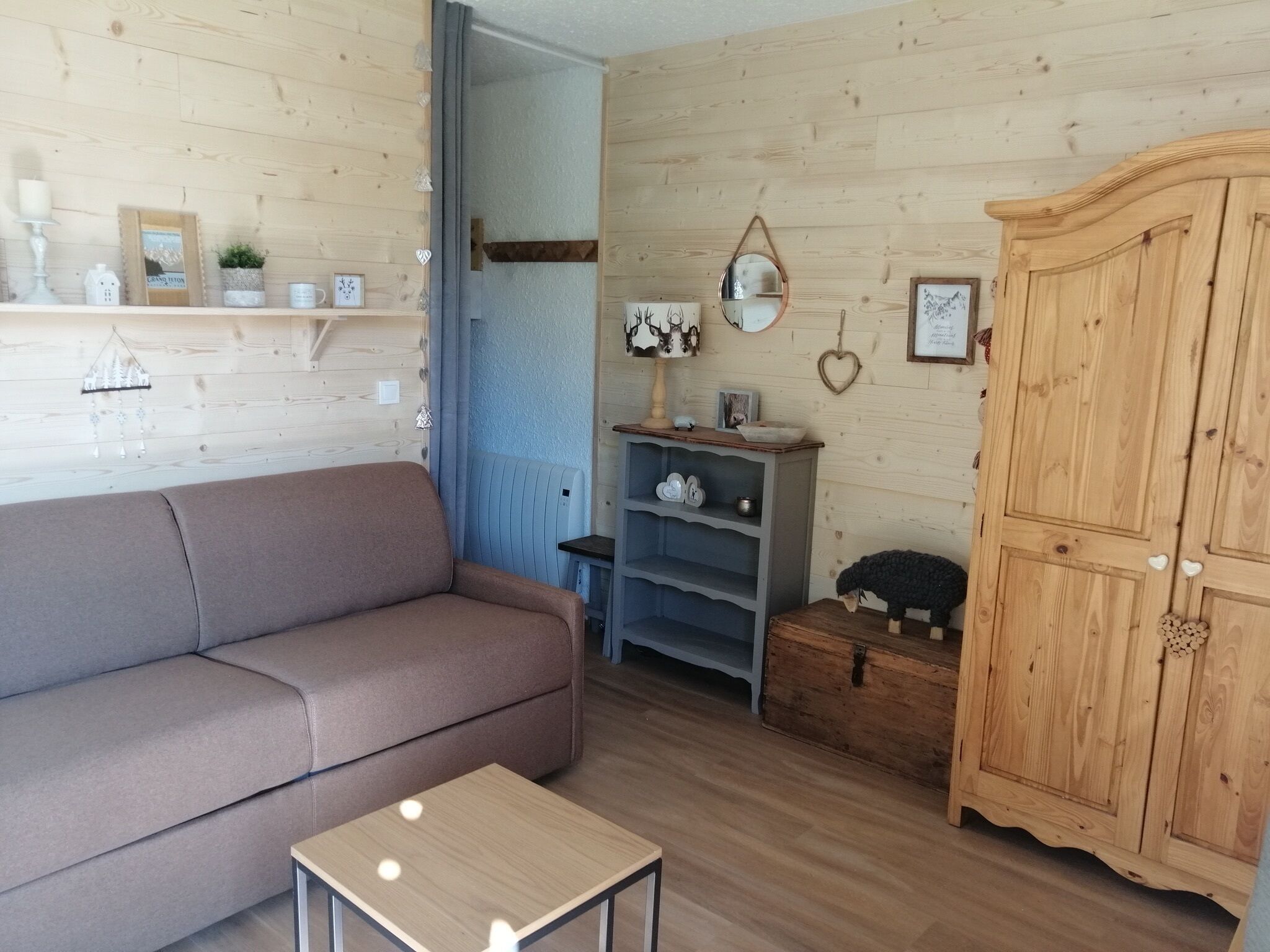 Charming Studio Pra Loup 1500 with large sunny balcony. WiFi fiber. 