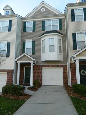 Exterior - Cozy and Convenient Furnished Townhome w/view (High Point)