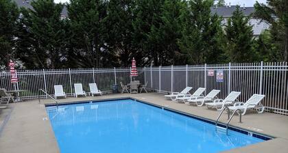 Cozy and Convenient Furnished Townhome w/view
