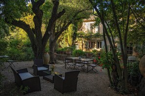 Outdoor dining - Homerez - Villa in Saint-Rémy-de-Provence (Saint-Rémy-de-Provence)