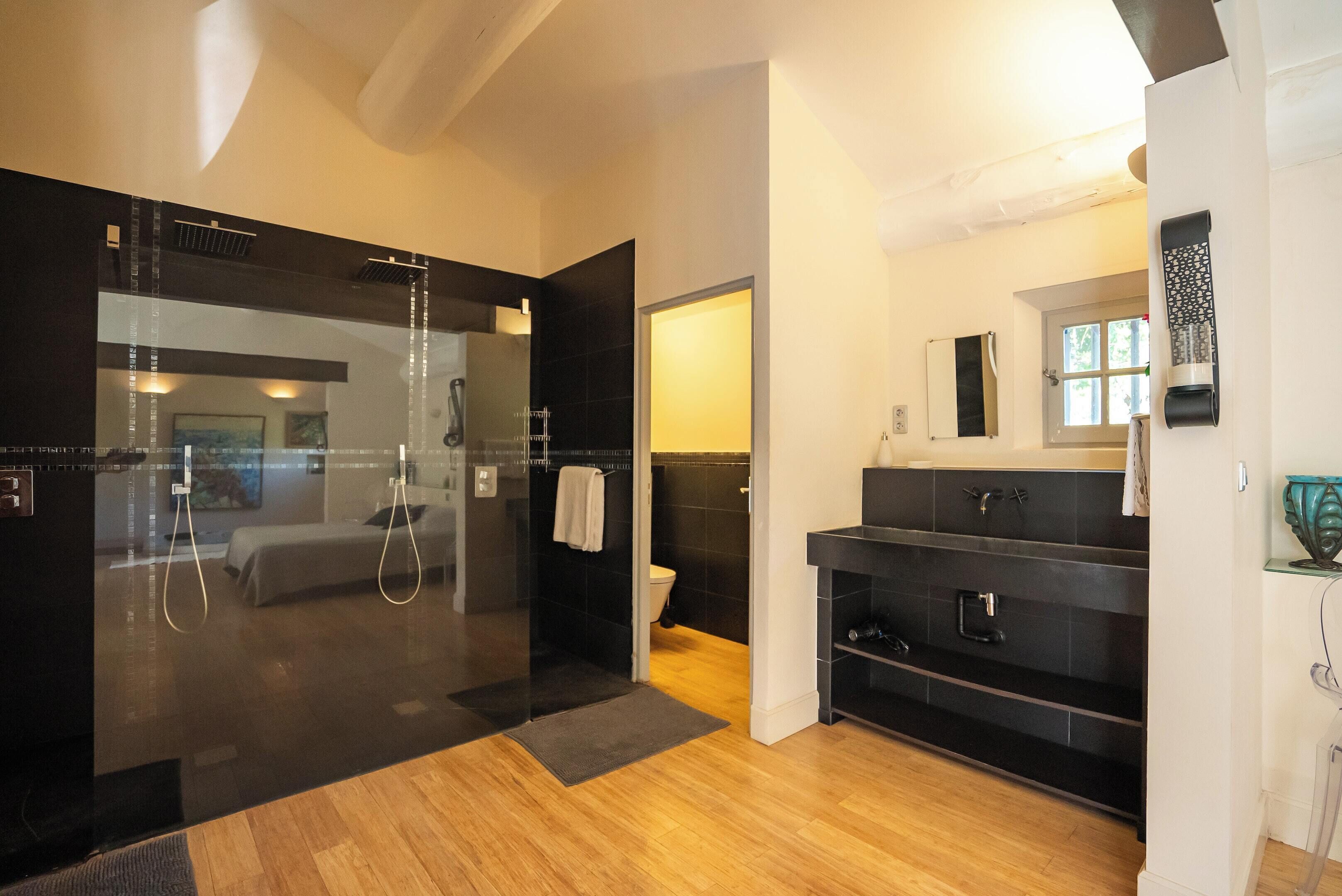 5 Schlafzimmer, Schreibtisch, Bügeleisen/Bügelbrett, Reisekinderbett