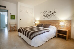 1 bedroom, iron/ironing board, WiFi, bed sheets - Apartment on the beach, terrace, garden, private parking, wifi (Roses)