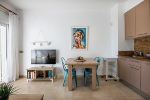Dining - Apartment on the beach, terrace, garden, private parking, wifi (Roses)