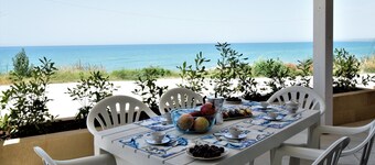 den of sailors 2 facing the sea