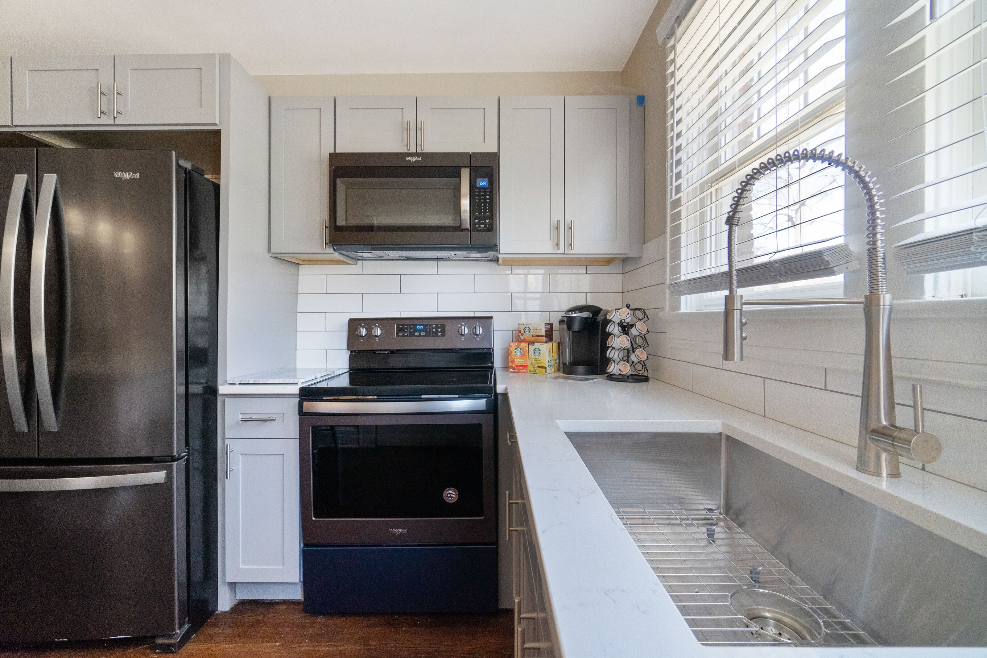 Uptown travellers favorite/ Free airport pick-up/ Car available / Pets welcome