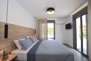 3 Schlafzimmer, Zimmersafe, Schreibtisch, Bügeleisen/Bügelbrett