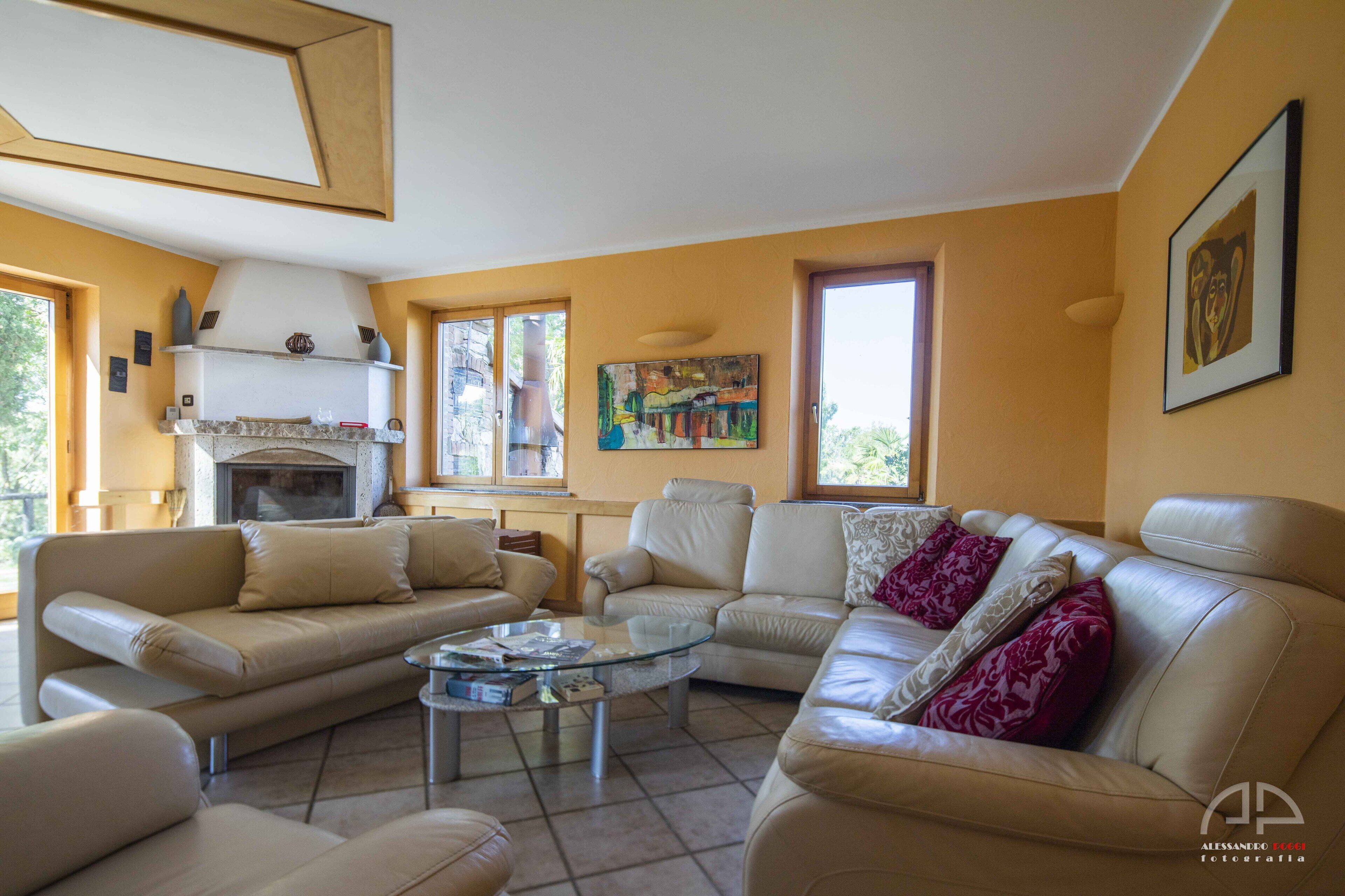 Villa in Tuscany with private bathing lake