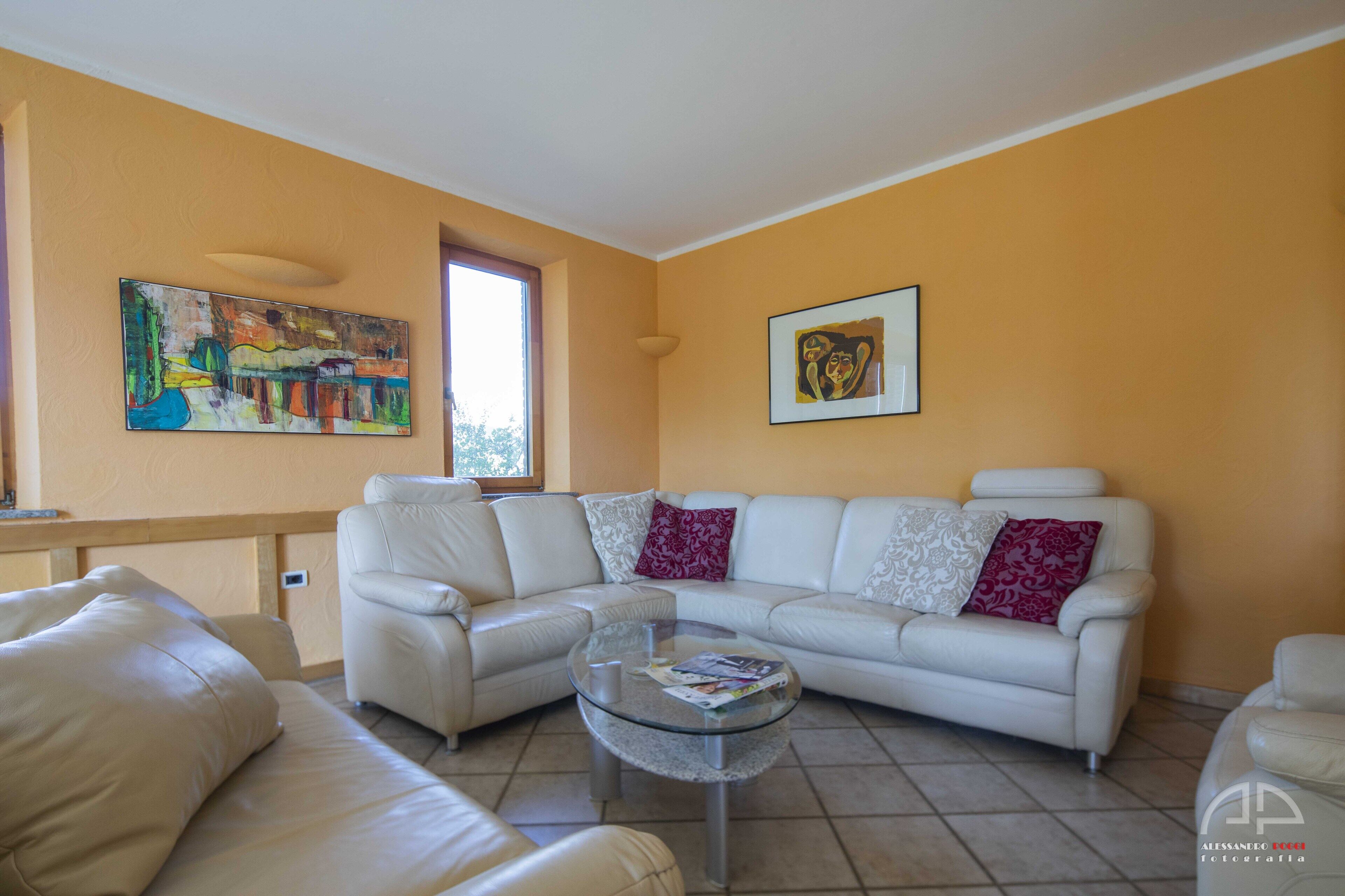 Villa in Tuscany with private bathing lake