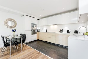 Deluxe Apartment | Private kitchen | Full-size fridge, microwave, oven, dishwasher - Stunning Ensuite 2 bedroom apartment (Romford)