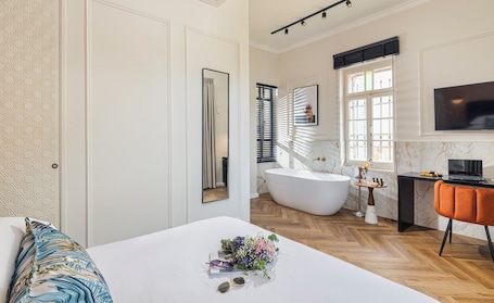 Suite (King) | 1 bedroom, premium bedding, minibar, individually decorated