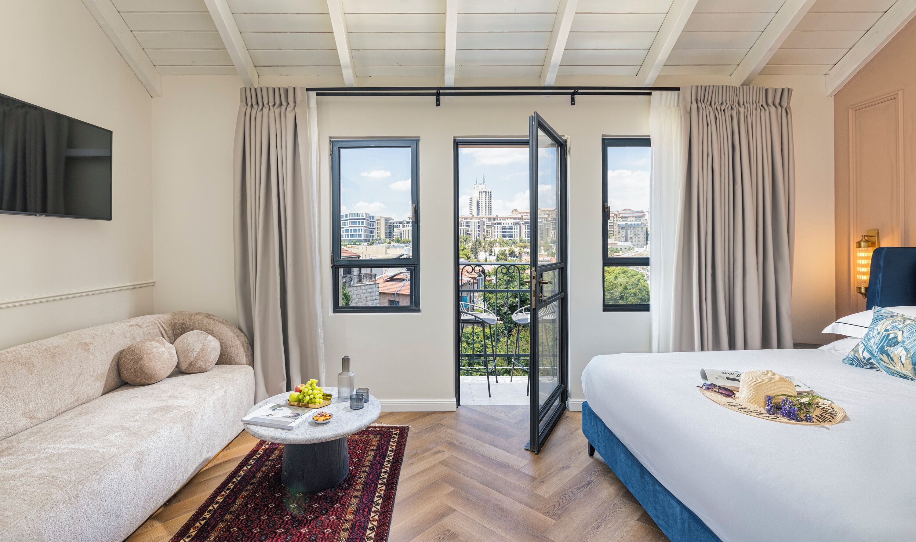 deluxe suite, balcony | 1 bedroom, premium bedding, minibar, individually decorated