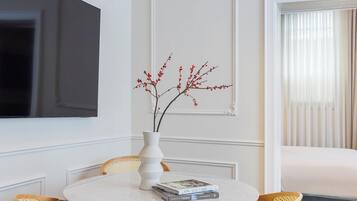 Family Room, 1 Bedroom | Living area | Smart TV, Netflix