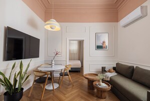 Family Room, 1 Bedroom | Living area | Smart TV, Netflix